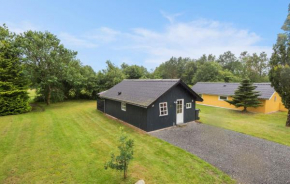 2 Bedroom Lovely Home In Hovborg
